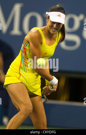 Ana Ivanovic (SRB) im Wettbewerb beim 2012 uns Open Tennisturnier, Flushing, New York. USA. 1. September. Stockfoto