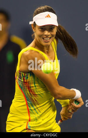 Ana Ivanovic (SRB) im Wettbewerb beim 2012 uns Open Tennisturnier, Flushing, New York. USA. 1. September. Stockfoto