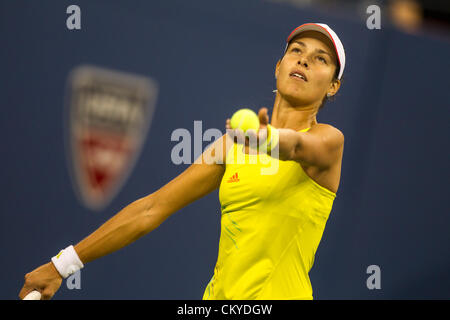 Ana Ivanovic (SRB) im Wettbewerb beim 2012 uns Open Tennisturnier, Flushing, New York. USA. 1. September. Stockfoto