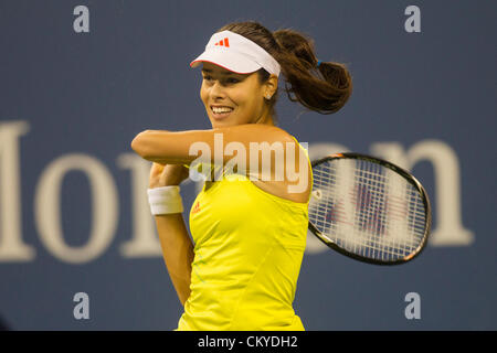 Ana Ivanovic (SRB) im Wettbewerb beim 2012 uns Open Tennisturnier, Flushing, New York. USA. 1. September. Stockfoto