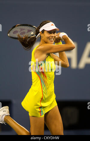 Ana Ivanovic (SRB) im Wettbewerb beim 2012 uns Open Tennisturnier, Flushing, New York. USA. 1. September. Stockfoto