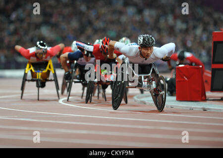 London, UK. 2. September 2012 - Hiroyuki Yamamoto (JAP) während die 5000 m T54-Finale in London Paralympischen Sommerspiele 2012 voran. Während ein intensiv taktisches Finale gab es mehrere Änderungen von den Athleten. (C) Michael Preston / Alamy Live News. Stockfoto