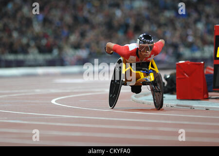 London, UK. 2. September 2012 - Marcel Hug (SUI) Aufwärmen vor 5000 m T54 Finale in London Paralympischen Sommerspiele 2012. (C) Michael Preston / Alamy Live News. Stockfoto