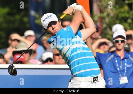 03.09.2012. Boston, MA, USA. Rory McIlroy trifft eine schöne Fahrt auf dem 12. Loch Abschlag bei der Deutsche Bank Championship bei TPC Boston in Norton, Massachusetts, USA. Stockfoto
