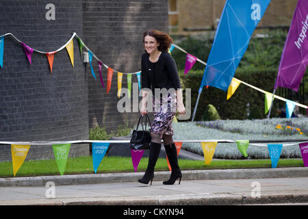 Kabinettsumbildung, Downing Street, London, England, UK. 4. September 2012. Theresa Villiers kommt in der Downing Street zu ihrer neuen Position als neue Nordirland Sekretärin in der Koalition Regierung Kabinettsumbildung. Bildnachweis: Jeff Gilbert / Alamy Live News Stockfoto