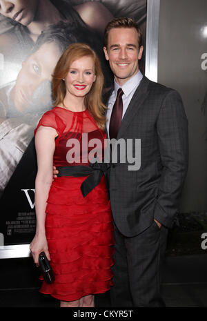 4. September 2012 - Hollywood, Kalifornien, USA - James Van Der Beek & Frau Kimberly kommt für die Premiere des Films "The Words" am Arclight Theater. (Kredit-Bild: © Lisa O'Connor/ZUMAPRESS.com) Stockfoto