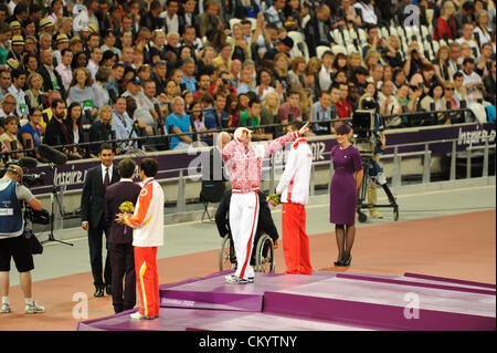 04.09.2012 London, England. Olympia-Stadion. Fedor Trikolich (RUS) sammelt seine Goldmedaille bei Tag 6 der Paralympics vom Olympiastadion entfernt. Stockfoto