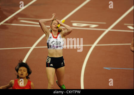 04.09.2012 London, England. Olympia-Stadion. Frauen 4 x 100m Staffel T35-38 Finale. Team (RUS) gewinnt Gold, Silber Team (CHN) und Team (GBR) gewinnt Bronze während Tag 6 der Paralympics vom Olympiastadion entfernt. Stockfoto