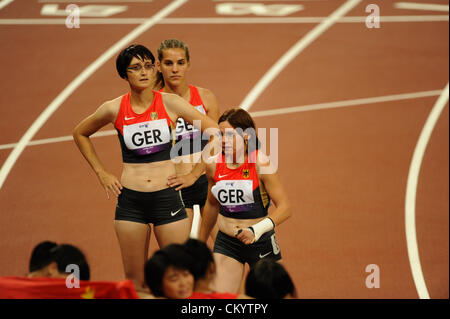 04.09.2012 London, England. Olympia-Stadion. Frauen 4 x 100m Staffel T35-38 Finale. Team (RUS) gewinnt Gold, Silber Team (CHN) und Team (GBR) gewinnt Bronze während Tag 6 der Paralympics vom Olympiastadion entfernt. Stockfoto