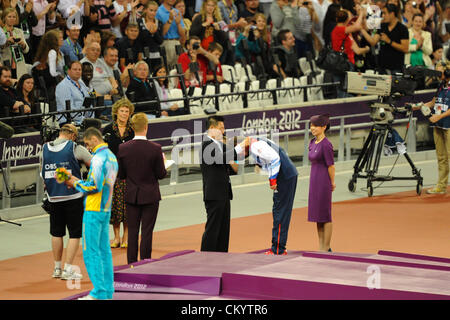 04.09.2012 London, England. Olympia-Stadion. Paul Blake (GBR) sammelt seine Silbermedaille bei Tag 6 der Paralympics vom Olympiastadion entfernt. Stockfoto