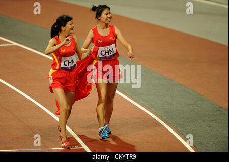 04.09.2012 London, England. Olympia-Stadion. Frauen 4 x 100m Staffel T35-38 Finale. Team (RUS) gewinnt Gold, Silber Team (CHN) und Team (GBR) gewinnt Bronze während Tag 6 der Paralympics vom Olympiastadion entfernt. Stockfoto