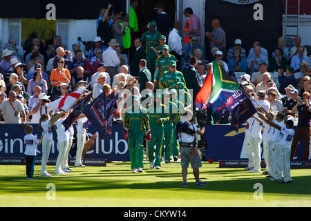 Nottingham, England. 5. September 2012. Südafrikas Kapitän Abraham Benjamin de Villiers führt unser Hihs Team für die 5. Nat West eintägigen internationalen Cricket match zwischen England und Südafrika und spielte bei Trent Bridge Cricket Ground: obligatorische Kredit: Mitchell Gunn / Alamy Live News Stockfoto