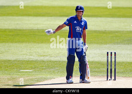 Nottingham, England. 5. September 2012. Englands Kapitän Alastair Cook während der 5. Nat West eintägigen internationalen Cricket match zwischen England und Südafrika und spielte bei Trent Bridge Cricket Ground: obligatorische Kredit: Mitchell Gunn / Alamy Live News Stockfoto