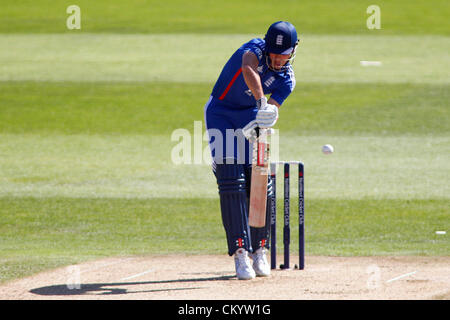 Nottingham, England. 5. September 2012. Englands Kapitän Alastair Cook während der 5. Nat West eintägigen internationalen Cricket match zwischen England und Südafrika und spielte bei Trent Bridge Cricket Ground: obligatorische Kredit: Mitchell Gunn / Alamy Live News Stockfoto