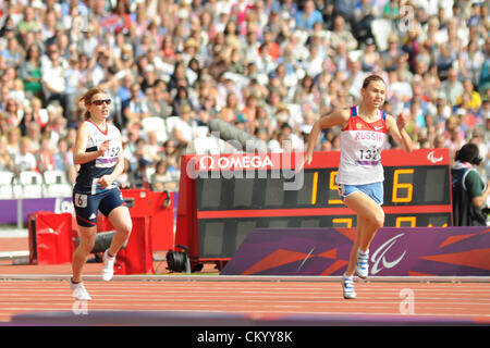 05.09.2012 London, England. Olympia-Stadion. Frauen 200m T37 Runde 1 erwärmt. Katrina Hart (GBR) in Aktion während der 7. Tag der Paralympics vom Olympiastadion entfernt. Stockfoto