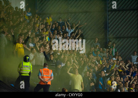 05.09.2012 Oxford, England. Oxford United Fans während der Johnstones Paint Trophy südliche Abschnitt erste Runde Spiel zwischen Oxford United und Swindon Town aus dem Kassam Stadion. Stockfoto