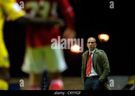 05.09.2012 Oxford, England. Paolo Di Canio an der Seitenlinie während des Johnstones Paint Trophy südliche Abschnitt erste Runde Spiels zwischen Oxford United und Swindon Town aus dem Kassam Stadion. Stockfoto