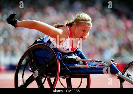 06.09.2012 Stratford, England. Hannah Cockroft von Großbritannien in Aktion während der Frauen 200m T34 am 8. Tag der Paralympischen Spiele in London 2012 im Olympiastadion. Stockfoto