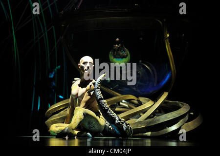 Toronto, Kanada. 5. September 2012. Cirque Du Soleil Amaluna Generalprobe Fototermin. Im Bild, Charakter Cali. Stockfoto