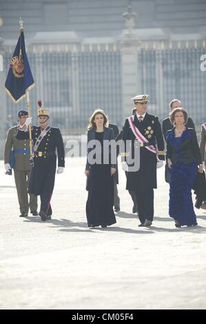 6. Januar 2012 - Madrid, besucht Madrid, Spanien - spanische König Juan Carlos, spanische Königin Sofia, Kronprinz Felipe und Prinzessin Letizia "Pascua Militar" Tag am 6. Januar 2012 im königlichen Palast in Madrid, Spanien. (Bild Kredit: Jack Abuin/ZUMAPRESS.com ©) Stockfoto