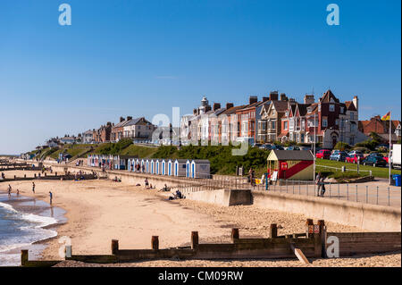 Southwold, Suffolk, UK. 7. September 2012. Urlauber genießen das sonnige Wetter am Freitag 7. September 2012 am Strand an der Ostküste in Southwold, Suffolk, England, Großbritannien, Uk. Bildnachweis: Tim Oram / Alamy Live News Stockfoto