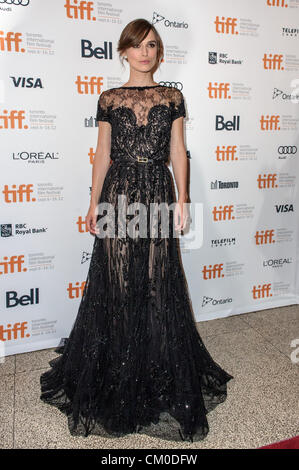 7. September 2012 besucht - Toronto, Ontario, Kanada - Schauspielerin KEIRA KNIGHTLEY die 'Anna Karenina' Premiere während der 2012 Toronto International Film Festival im The Elgin am 7. September 2012 in Toronto, Kanada. (Bild Kredit: Kredit: Igor Vidyashev/ZUMAPRESS.com)/Alamy Live-Nachrichten Stockfoto