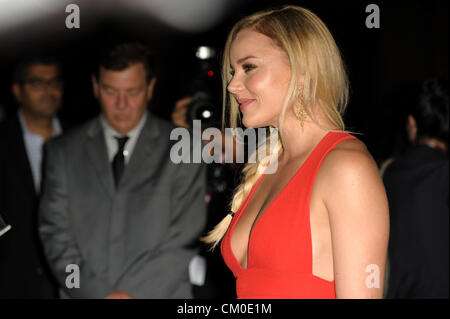 7. September 2012 - Toronto, Ontario, Kanada - Schauspielerin ABBIE CORNISH besucht die "Sieben Psychopathen" Premiere während der 2012 Toronto International Film Festival im Ryerson Theatre am 7. September 2012 in Toronto, Kanada statt. (Kredit-Bild: © Igor Vidyashev/ZUMAPRESS.com) Stockfoto