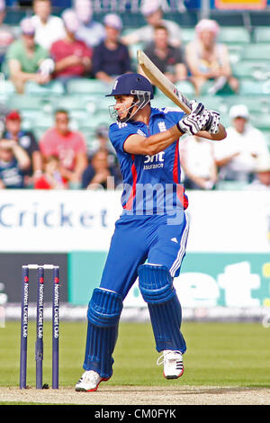 09.08.2012 Durham, England. Alex Hales zucken während der 1. Nat West t20 Cricket match zwischen England und Südafrika und spielte im Emirat Riverside Cricket Ground: obligatorische Kredit: Mitchell Gunn Stockfoto