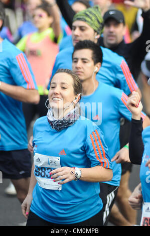 9. September 2012 - Buenos Aires, Buenos Aires, Argentinien - über 14.000 Läufer nahmen 21 k Buenos Aires Maraton. Podium für Kenia-Läufer war, Elijah Keitany und Robert Kipkorir Kwambai, Drittens kam Ethipian Tesfaye Abera Dibara. (Bild Kredit: Patricio Murphy/ZUMAPRESS.com ©) Stockfoto