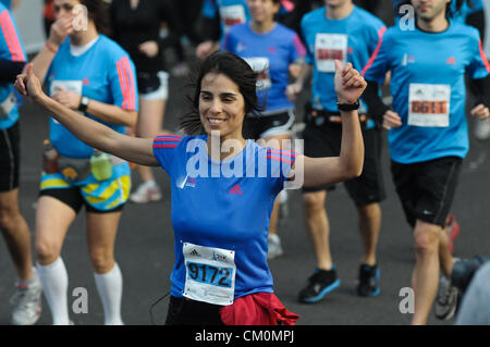 9. September 2012 - Buenos Aires, Buenos Aires, Argentinien - über 14.000 Läufer nahmen 21 k Buenos Aires Maraton. Podium für Kenia-Läufer war, Elijah Keitany und Robert Kipkorir Kwambai, Drittens kam Ethipian Tesfaye Abera Dibara. (Bild Kredit: Patricio Murphy/ZUMAPRESS.com ©) Stockfoto