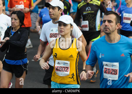 9. September 2012 - Buenos Aires, Buenos Aires, Argentinien - über 14.000 Läufer nahmen 21 k Buenos Aires Maraton. Podium für Kenia-Läufer war, Elijah Keitany und Robert Kipkorir Kwambai, Drittens kam Ethipian Tesfaye Abera Dibara. (Bild Kredit: Patricio Murphy/ZUMAPRESS.com ©) Stockfoto