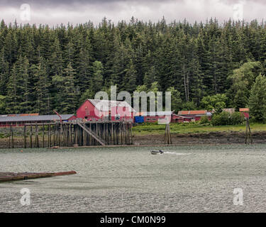 4. Juli 2012 - in der Nähe von Haines Borough, Alaska, USA - die alte Konservenfabrik in Letnikov Cove Haines, Alaska. (Kredit-Bild: © Arnold Drapkin/ZUMAPRESS.com) Stockfoto