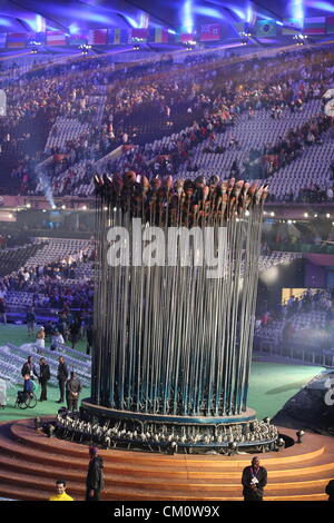 Erloschener Olympic Kessel im Olympiastadion am Ende an der Abschlussfeier der Paralympischen Spiele 2012 in London Stockfoto