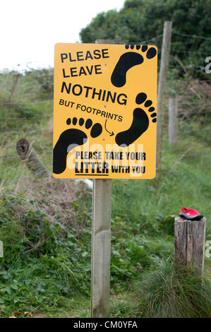 Llangennith - South Wales - UK 10. September 2012: Wurf Schild am Eingang zum Strand von Llangennith auf der Gower-Halbinsel in der Nähe von Swansea, Großbritannien. Stockfoto