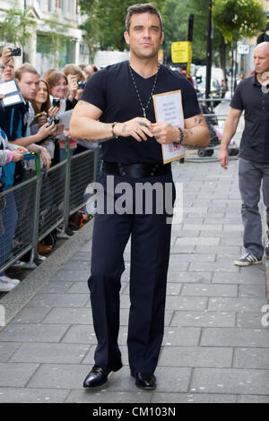 Robbie Williams besucht BBC Radio One London, 10. September 2012 in London, Großbritannien Stockfoto