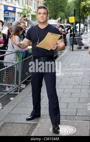 Robbie Williams besucht BBC Radio One London, 10. September 2012 in London, Großbritannien Stockfoto