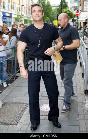 Robbie Williams besucht BBC Radio One London, 10. September 2012 in London, Großbritannien Stockfoto