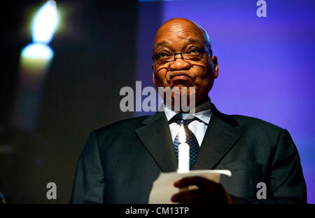 MIDRAND, Südafrika: Präsident Jacob Zuma auf der Local Government Association South African national Conference on 10. September 2012 in Midrand, Südafrika. Eine Kerze wurde feierlich um zu erinnern, lokale Behörden sowie die Marikana Bergleute ums Leben. (Foto von Gallo Images / Zeit / Lauren Mulligan) Stockfoto