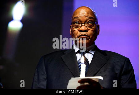 MIDRAND, Südafrika: Präsident Jacob Zuma auf der Local Government Association South African national Conference on 10. September 2012 in Midrand, Südafrika. Eine Kerze wurde feierlich um zu erinnern, lokale Behörden sowie die Marikana Bergleute ums Leben. (Foto von Gallo Images / Zeit / Lauren Mulligan) Stockfoto