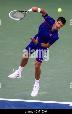 Novak Djokovic (SBR) im Wettbewerb der Herren Finale beim 2012 uns Open Tennisturnier, Flushing, New York. USA.10th September Stockfoto