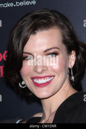 12. September 2012 - Los Angeles, Kalifornien, USA - MILLA JOVOVICH besucht die Premiere von "Resident Evil: Retribution" Königliche Kinos L.A Theatre. (Kredit-Bild: © TLeopold/Globe Photos/ZUMAPRESS.com) Stockfoto