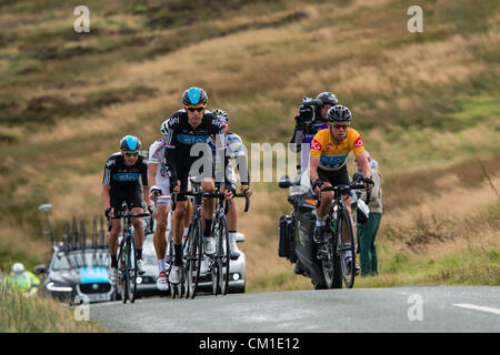 Staffordshire, UK. 13. September 2012. Bradley Wiggins und Mark Cavendish, beide Team Sky, sank Hauptfeld auf Staffordshire Moors auf der 5. Etappe der Tour of Britain, 13. September 2012. Bildnachweis: Paul Griffiths / Alamy Live News Stockfoto