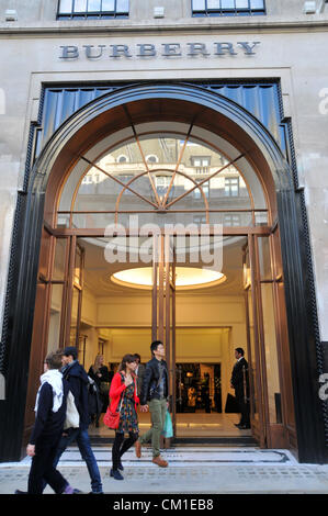 Regent Street, London, UK. 13. September 2012. Der Haupteingang in der Regent Street. Burberry eröffnet seinen neuen Flagship-Store in der Regent Street, das Geschäft hat vier Etagen und die größte Niederlassung von Burberry in der Welt. Stockfoto