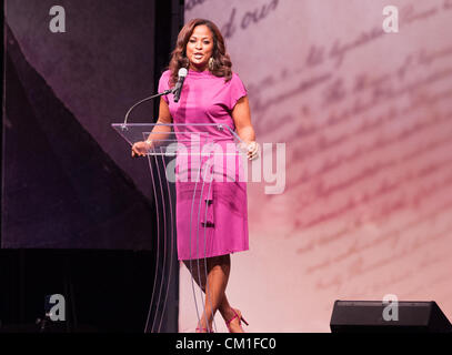 13. September 2012 - gibt Philadelphia, Pennsylvania, USA - Laila Ali, Tochter von Boxlegende Muhammad Ali, der Laudatio kurz vor ihrem Vater Award 2012 Liberty Medal an das National Constitution Center. Als Herzstück der bundesweiten Feier des 225. Jahrestag der Verfassung der Vereinigten Staaten die National Constitution Center 2012 Liberty Medaillenvergabe Muhammad Ali als ein Verfechter der Freiheit anerkannt und eine lebendige Verkörperung der Verfassung, die alles, was die Auszeichnung verdeutlicht wurde gegründet, um zu Ehren. Stockfoto