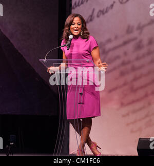 13. September 2012 - gibt Philadelphia, Pennsylvania, USA - Laila Ali, Tochter von Boxlegende Muhammad Ali, der Laudatio kurz vor ihrem Vater Award 2012 Liberty Medal an das National Constitution Center. Als Herzstück der bundesweiten Feier des 225. Jahrestag der Verfassung der Vereinigten Staaten die National Constitution Center 2012 Liberty Medaillenvergabe Muhammad Ali als ein Verfechter der Freiheit anerkannt und eine lebendige Verkörperung der Verfassung, die alles, was die Auszeichnung verdeutlicht wurde gegründet, um zu Ehren. Stockfoto