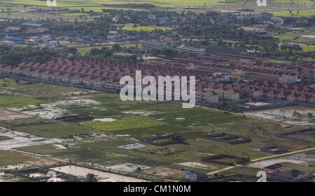 15. September 2012 - Phnom Penh, Kambodscha - Neubau aus der Luft in Phnom Penh, Kambodscha, Freitag, 14. September 2012 zu sehen sein. (Kredit-Bild: © David Longstreath/ZUMAPRESS.com) Stockfoto