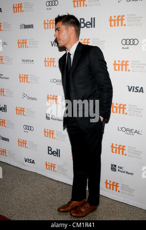 14. September 2012 - Toronto, Ontario, Kanada - Schauspieler ZAC EFRON besucht die "The Paperboy" Premiere während der 2012 Toronto International Film Festival am 14. September 2012 in Toronto, Kanada. (Kredit-Bild: © Igor Vidyashev/ZUMAPRESS.com) Stockfoto