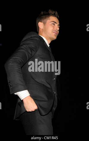 14. September 2012 - Toronto, Ontario, Kanada - Schauspieler ZAC EFRON besucht die "The Paperboy" Premiere während der 2012 Toronto International Film Festival am 14. September 2012 in Toronto, Kanada. (Kredit-Bild: © Igor Vidyashev/ZUMAPRESS.com) Stockfoto