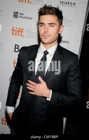 14. September 2012 - Toronto, Ontario, Kanada - Schauspieler ZAC EFRON besucht die "The Paperboy" Premiere während der 2012 Toronto International Film Festival in Toronto. (Kredit-Bild: © Igor Vidyashev/ZUMAPRESS.com) Stockfoto