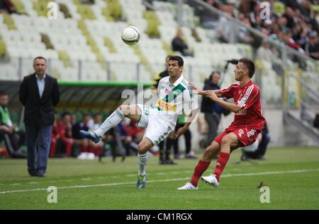 Danzig, Polen 15. September 2012 Lechia Gdansk Defet Piast Gliwice 1:2 bei polnischen Extraliga Fußballspiel auf PGE Arena Stadion. Ricardinho in Aktion während des Spiels Stockfoto